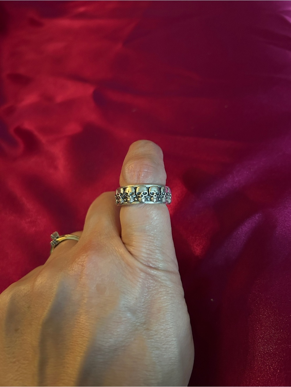 NWOT Skull Ring Size 8. Eternity Band